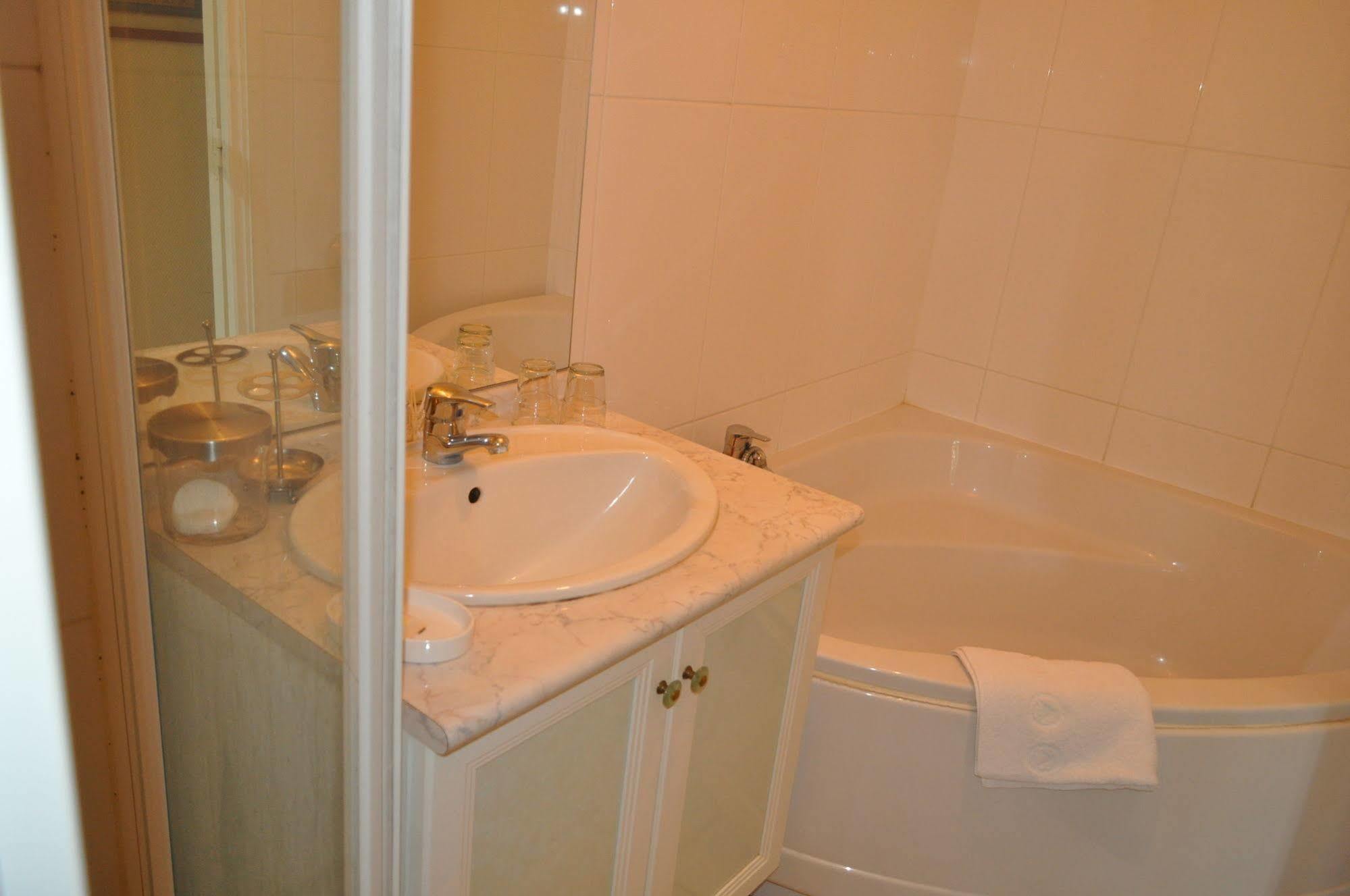 Le Chateau Des Ormes Bed & Breakfast Lambersart Dış mekan fotoğraf
