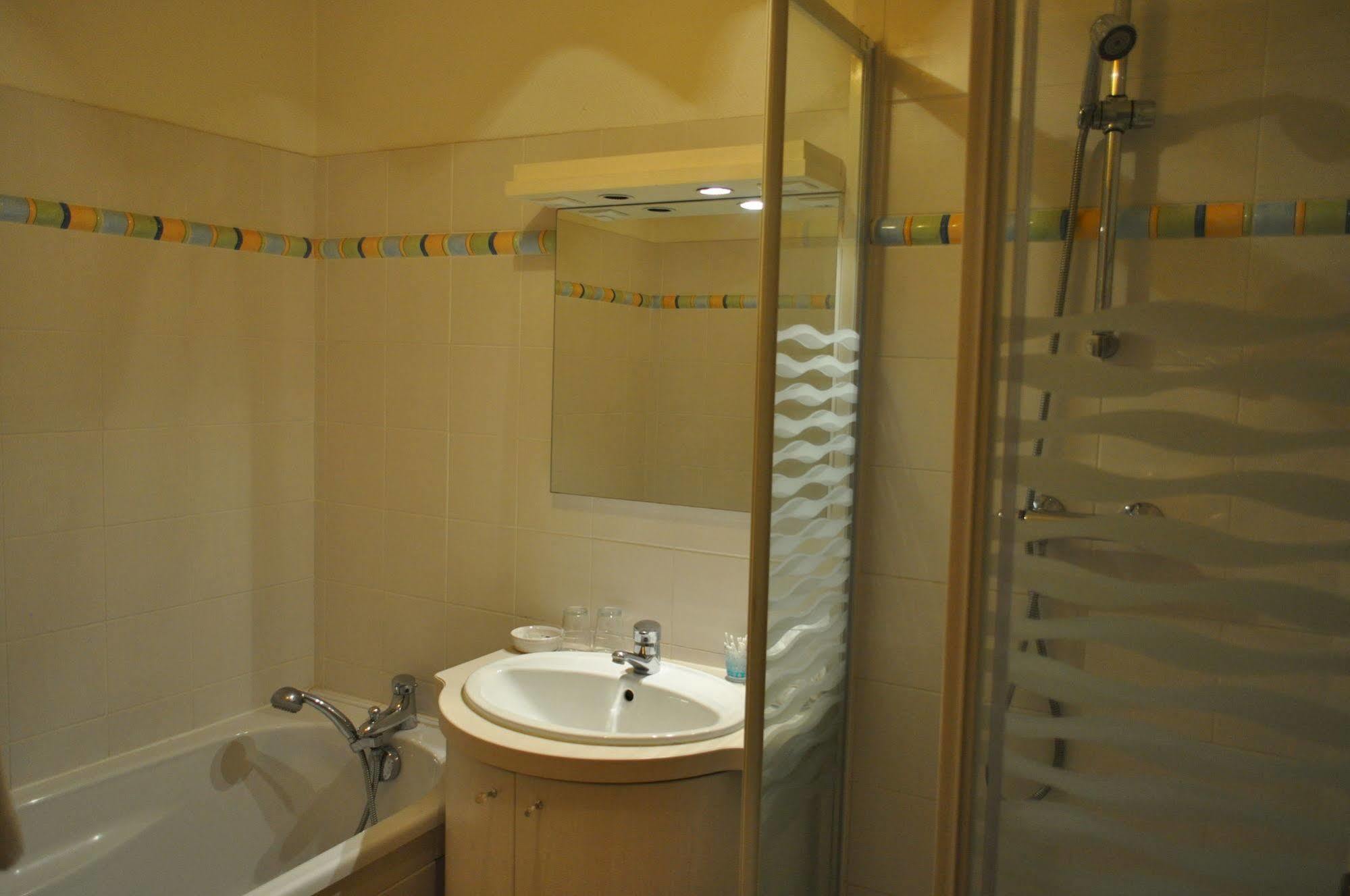 Le Chateau Des Ormes Bed & Breakfast Lambersart Dış mekan fotoğraf
